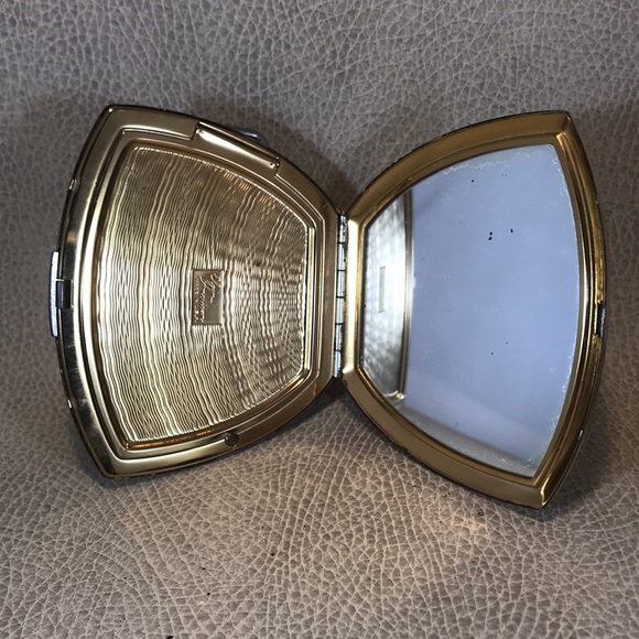 Vintage Belt Buckle Compact - Picture 2 of 3